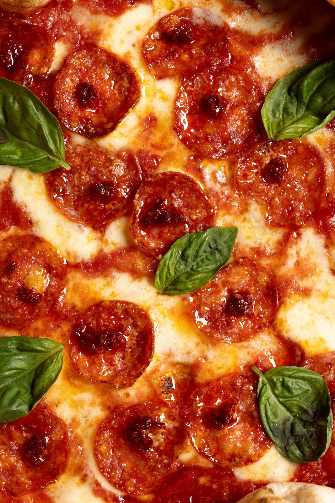 Pizza napoletana recién horneada — bodegón de carta para A'Napule