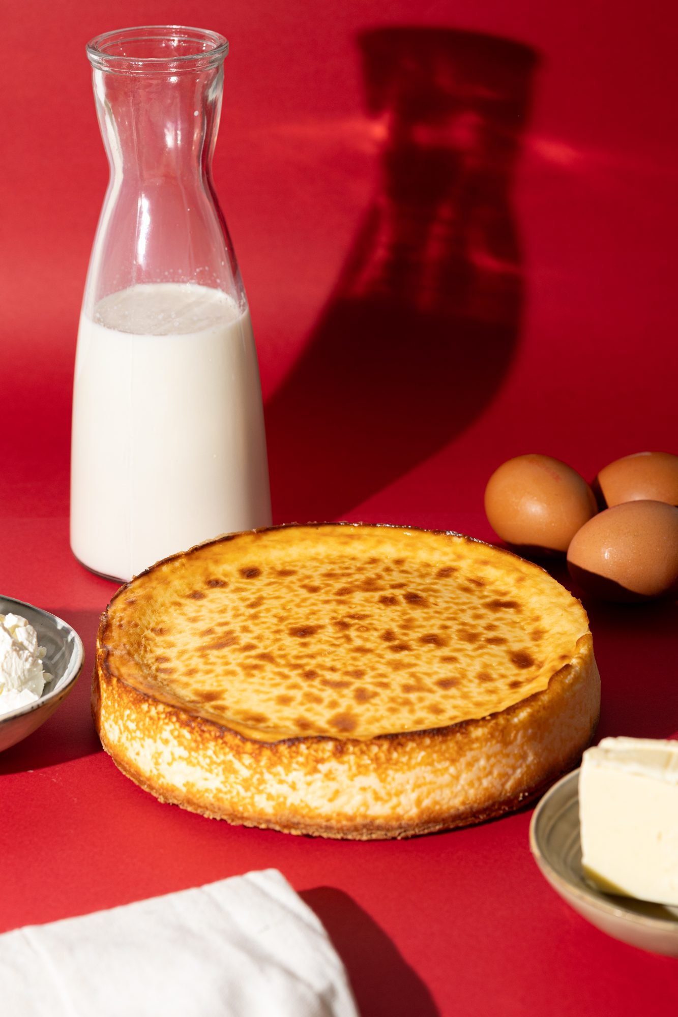 Tarta KÉIK con detalle de la corteza dorada — fotografía de producto