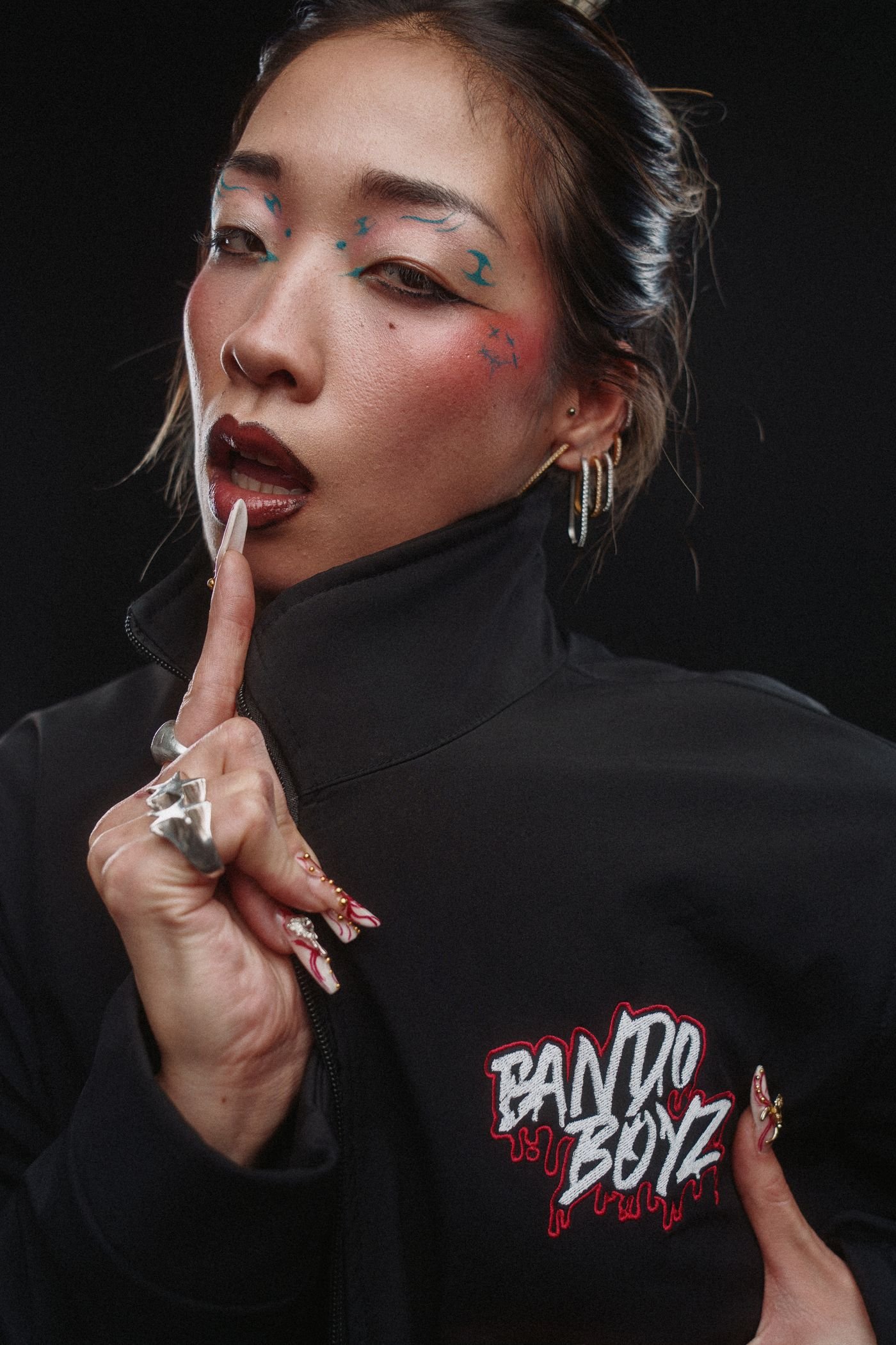 Lookbook BANDO BOYZ: cierre de la sesión con plano medio