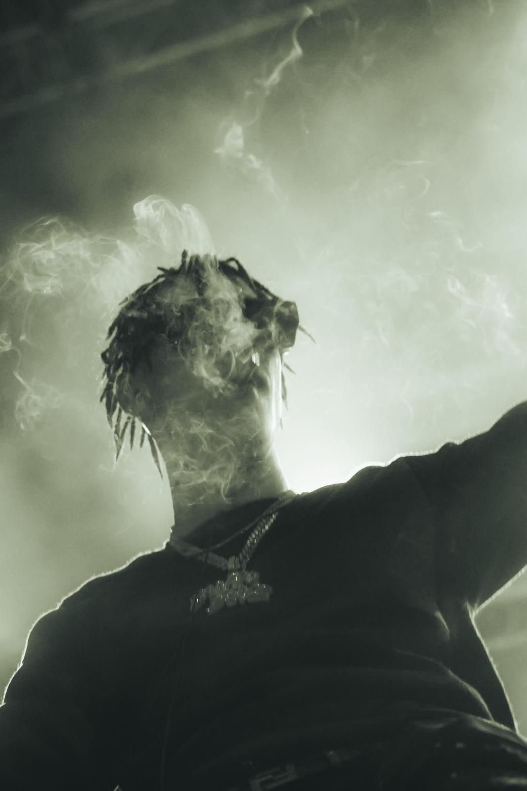 Kidd Keo entre humo y láseres en un festival